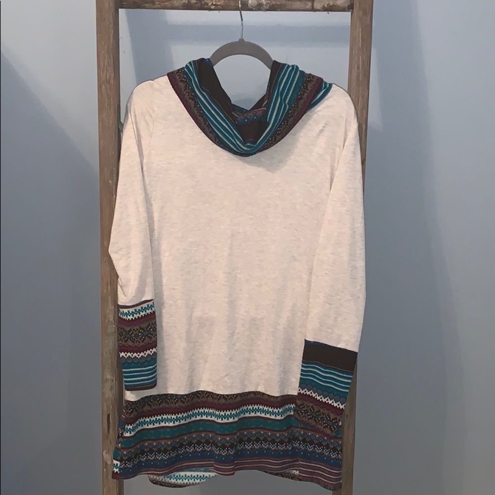 Beige dress with multicolored neck